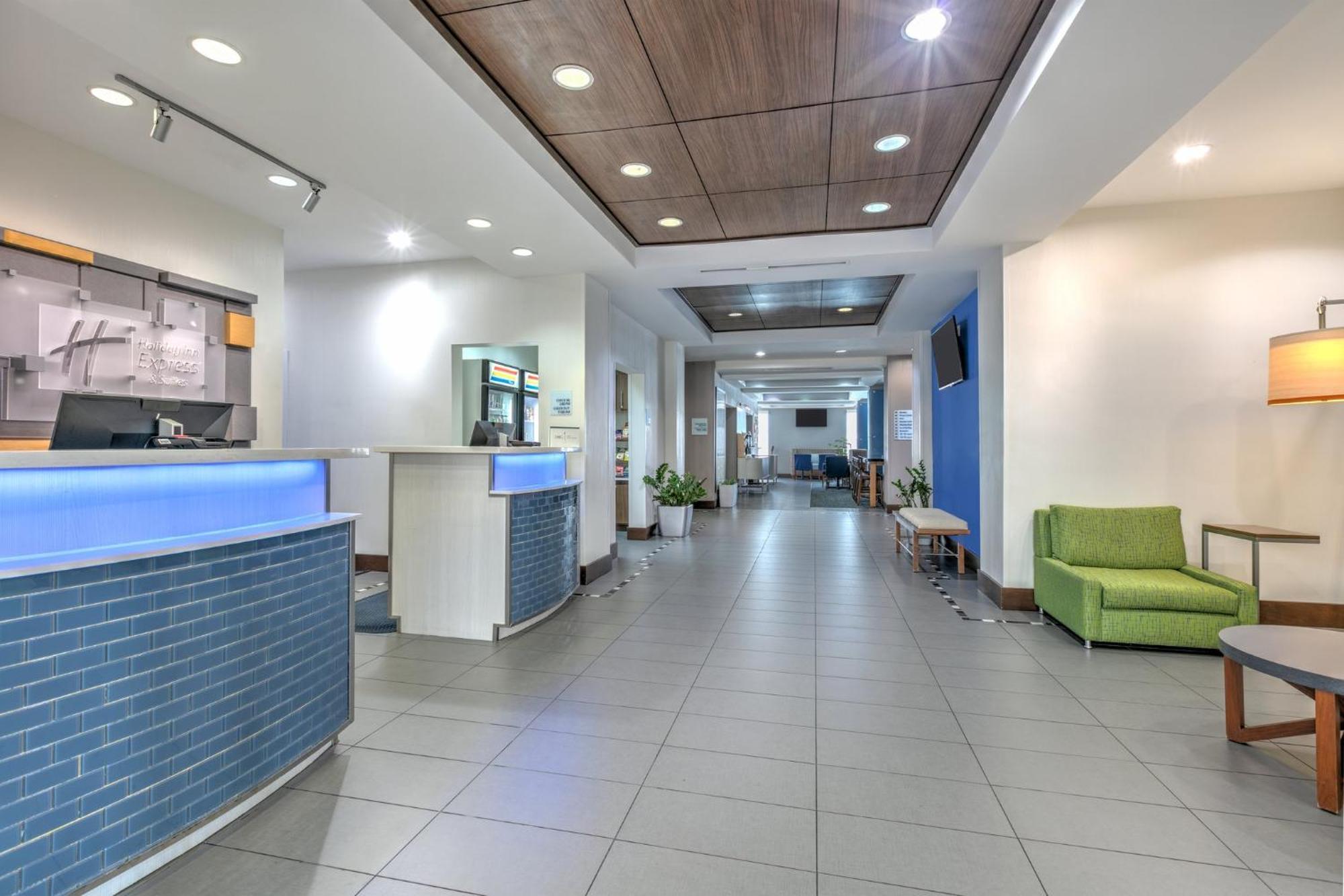 Holiday Inn Express Hotel & Suites Clute-Lake Jackson By Ihg Exterior foto