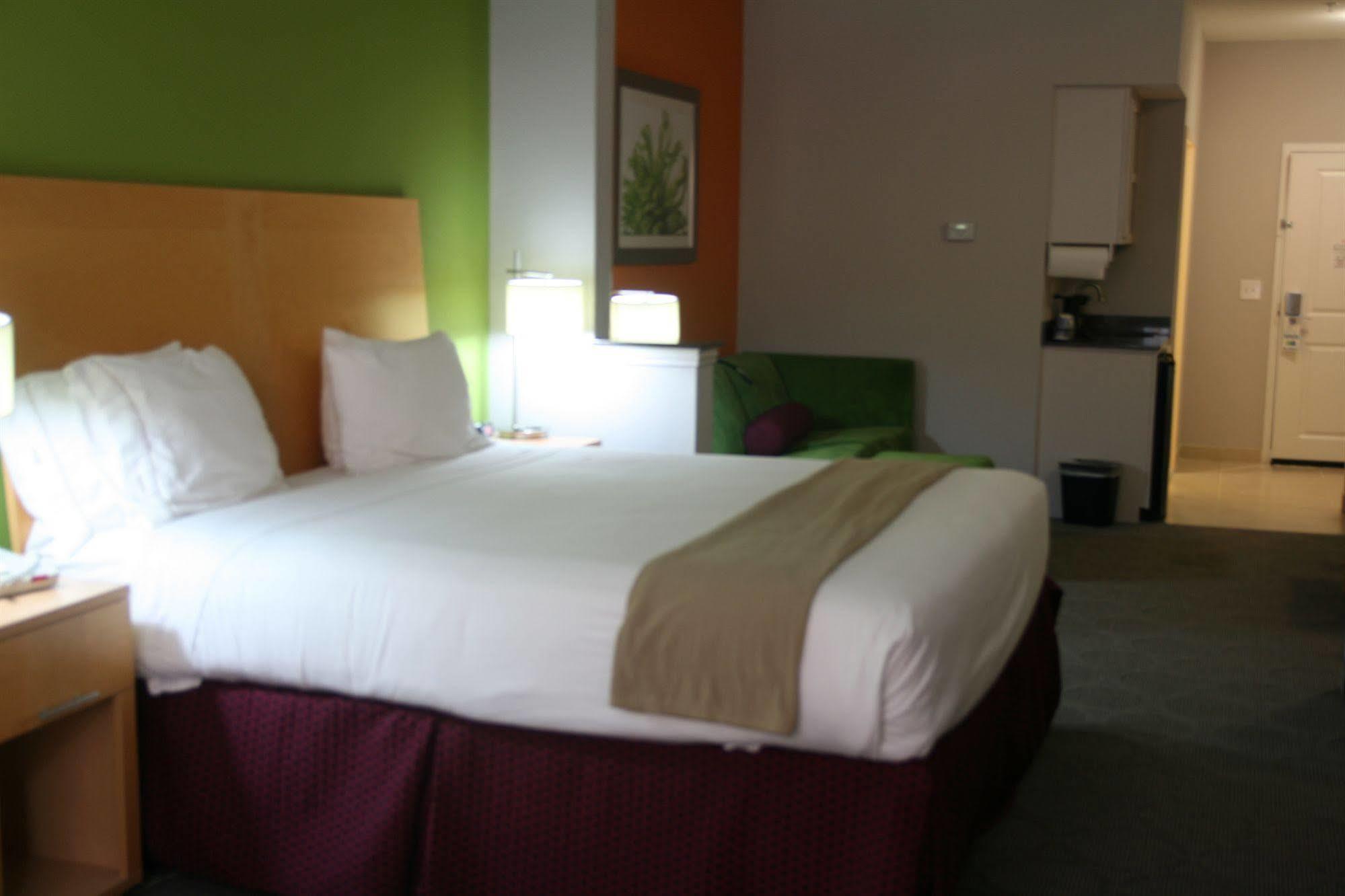 Holiday Inn Express Hotel & Suites Clute-Lake Jackson By Ihg Exterior foto